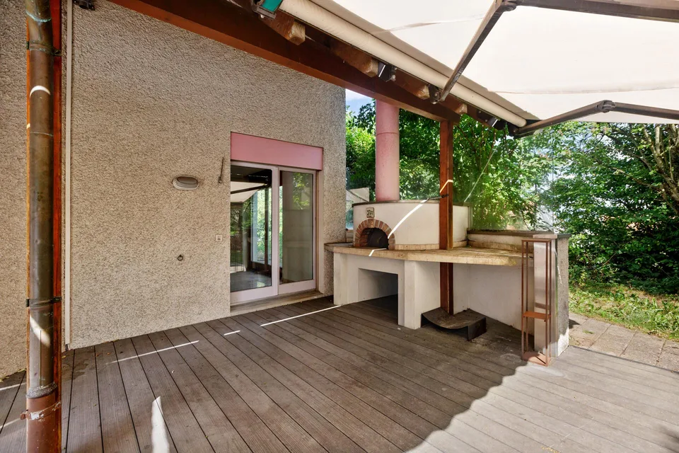 Piscina, Sauna e Veranda: Casa unifamiliare indipendente con molto potenziale