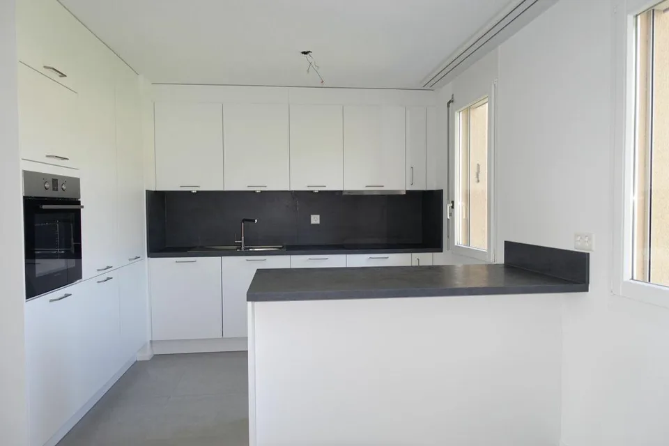 Renovierte 3.5 Zi-Eigentumswohnung mit Balkon und Einstellhallenplatz