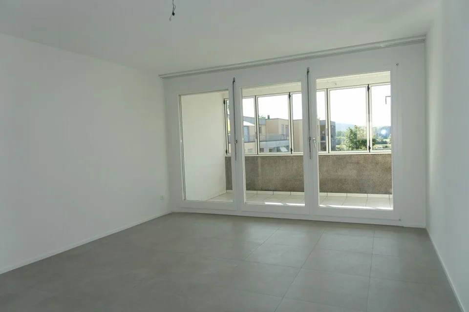 Renovierte 3.5 Zi-Eigentumswohnung mit Balkon und Einstellhallenplatz