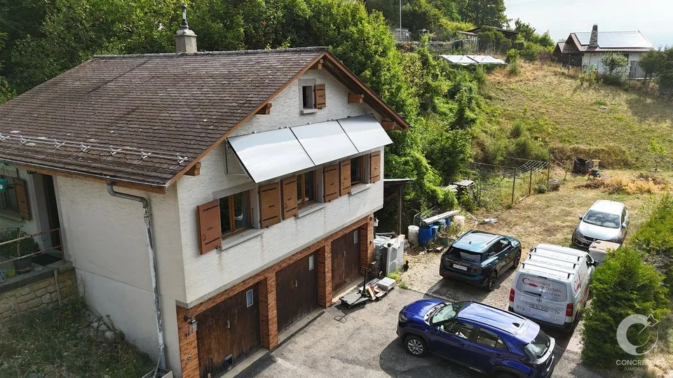 Maison individuelle avec appartement, garages et locaux
