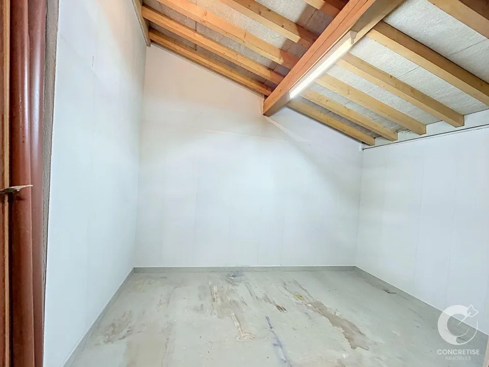 Maison individuelle avec appartement, garages et locaux – foto 8 di 9