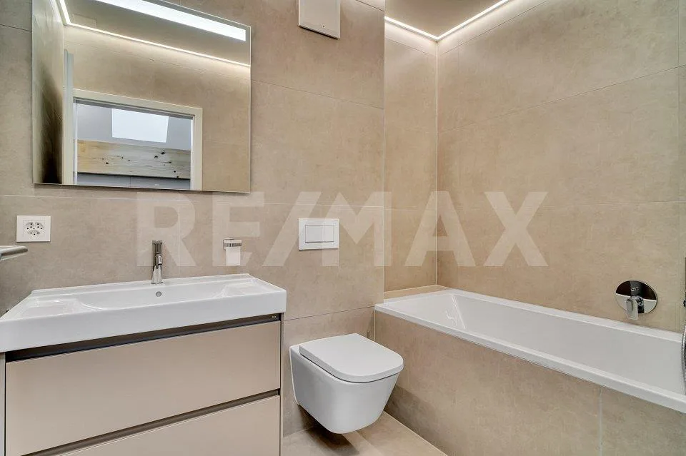 Accès privatif par ascenseur; Dernier étage; 4.5p 135 m²; Jardin 10...