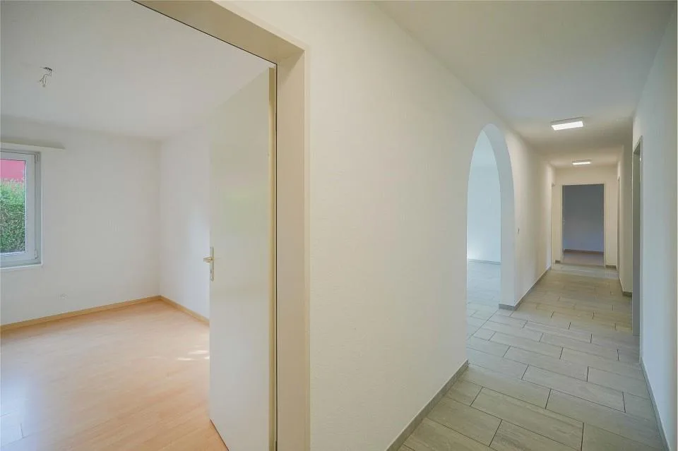 Appartamento di giardino 4,5 locali ben mantenuto vicino al centro del villaggio – foto 8 di 13