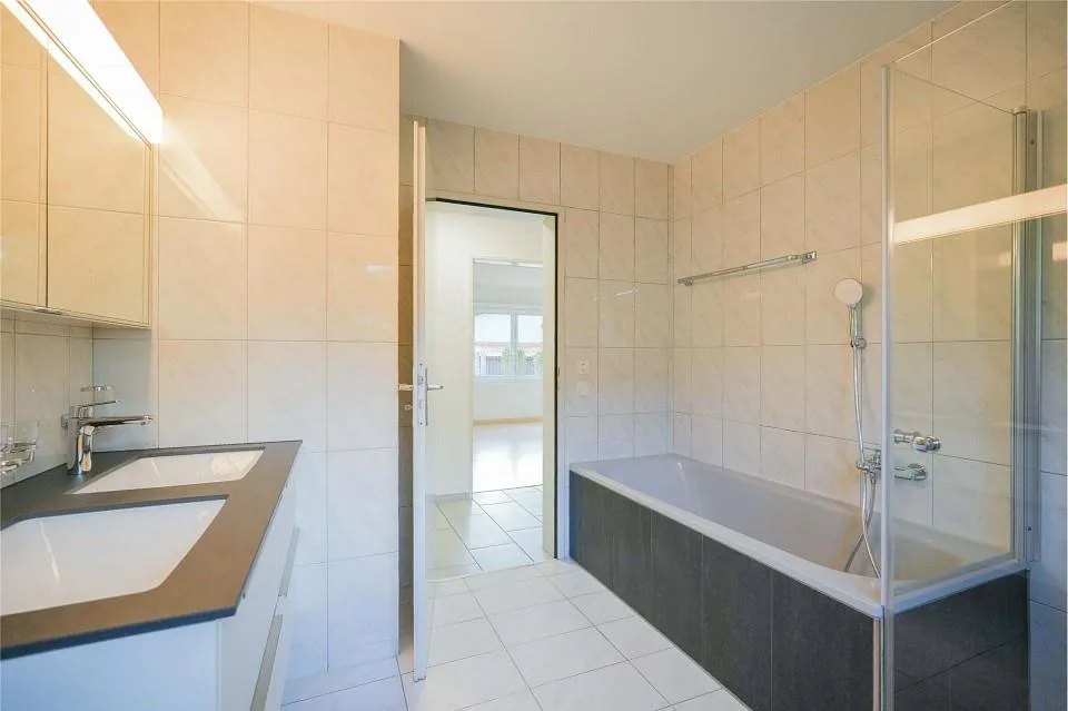Appartamento di giardino 4,5 locali ben mantenuto vicino al centro del villaggio – foto 7 di 13