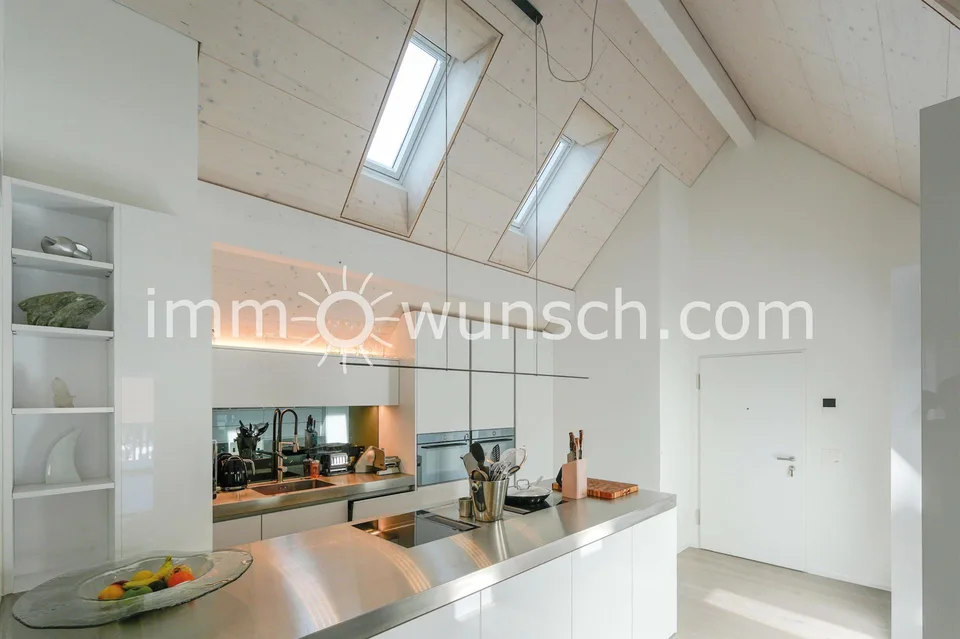 Modern ausgestattete, sowie helle 2.5 Zi. Dach-Eigentumswohnung – photo 2 sur 13