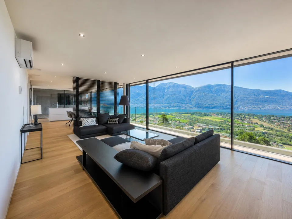 Moderno attico vista lago a Locarno