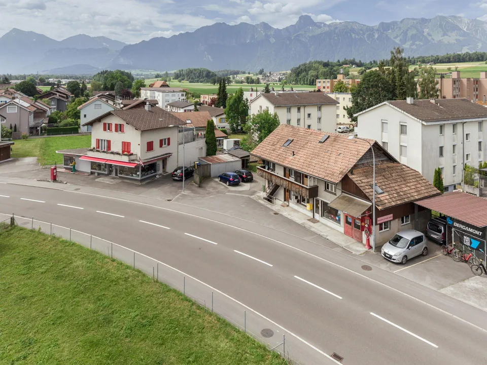 Zentrales Wohnhaus mit Ladenlokal in Uetendorf