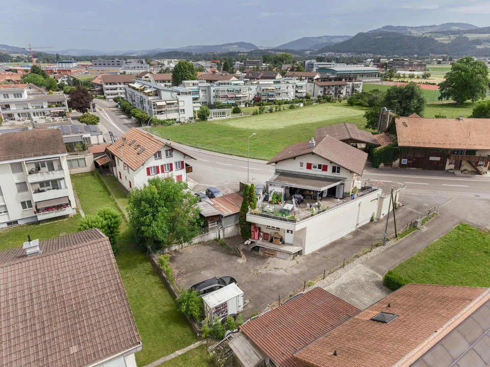 Zentrumsnahe Wohn- und Gewerbeliegenschaft in Uetendorf