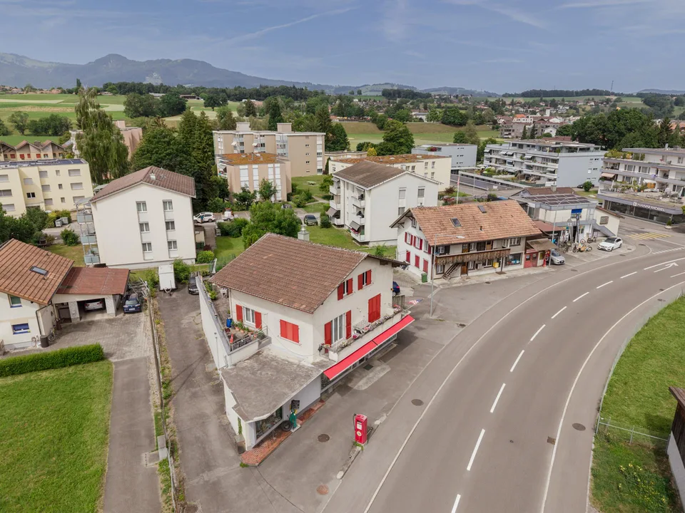 Zentrumsnahe Wohn- und Gewerbeliegenschaft in Uetendorf