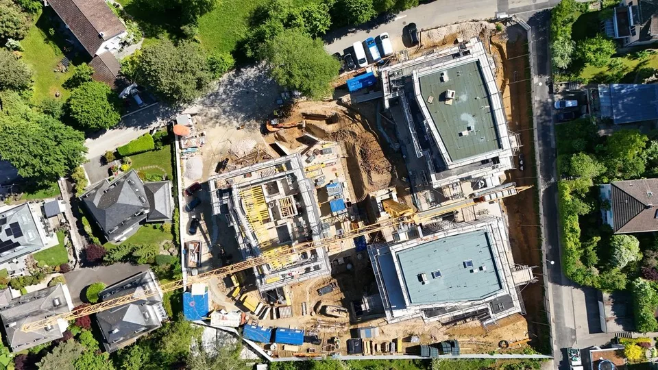 EINZIGARTIGE ATTIKAWOHNUNG MIT BESTECHENDEM PANORAMABLICK