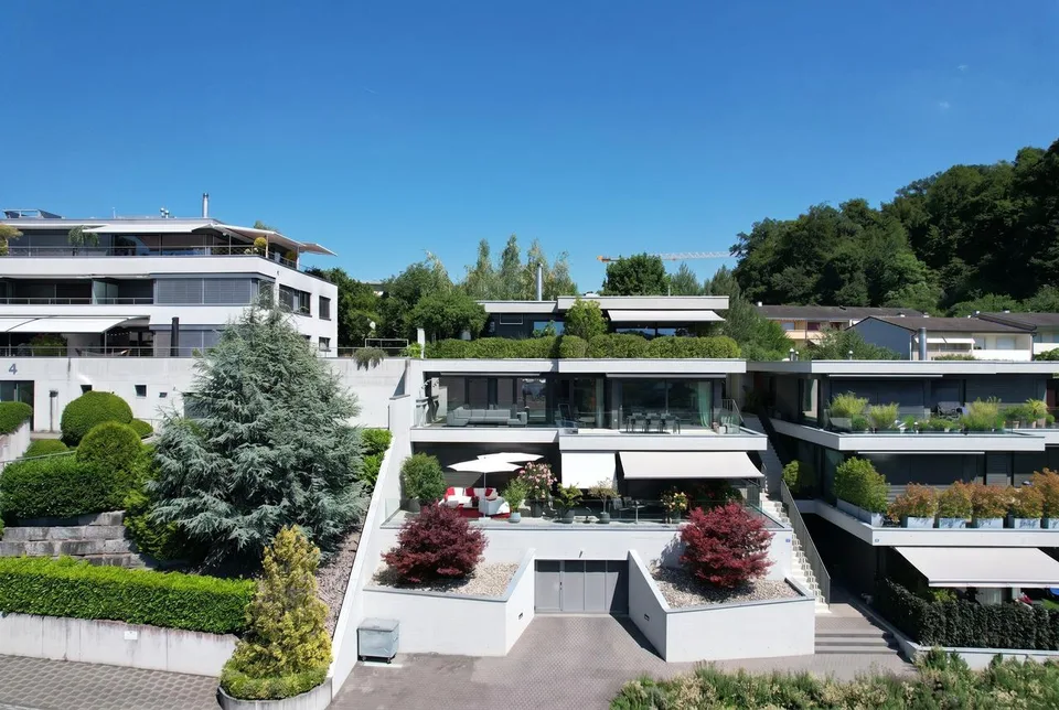 DESIGNERWOHNUNG MIT LIEBE ZUM DETAIL UND PANORAMASICHT