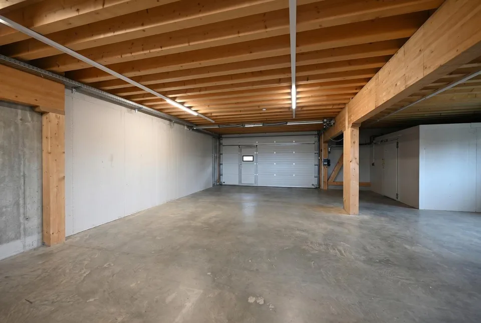 EXKLUSIVE GEWERBELIEGENSCHAFT MIT MODERNER HOLZ-HYBRID-ARCHITEKTUR