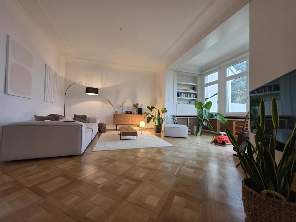 Grosszügige 5.5-Zimmer-Parterrewohnung mit 120 m² Terrasse