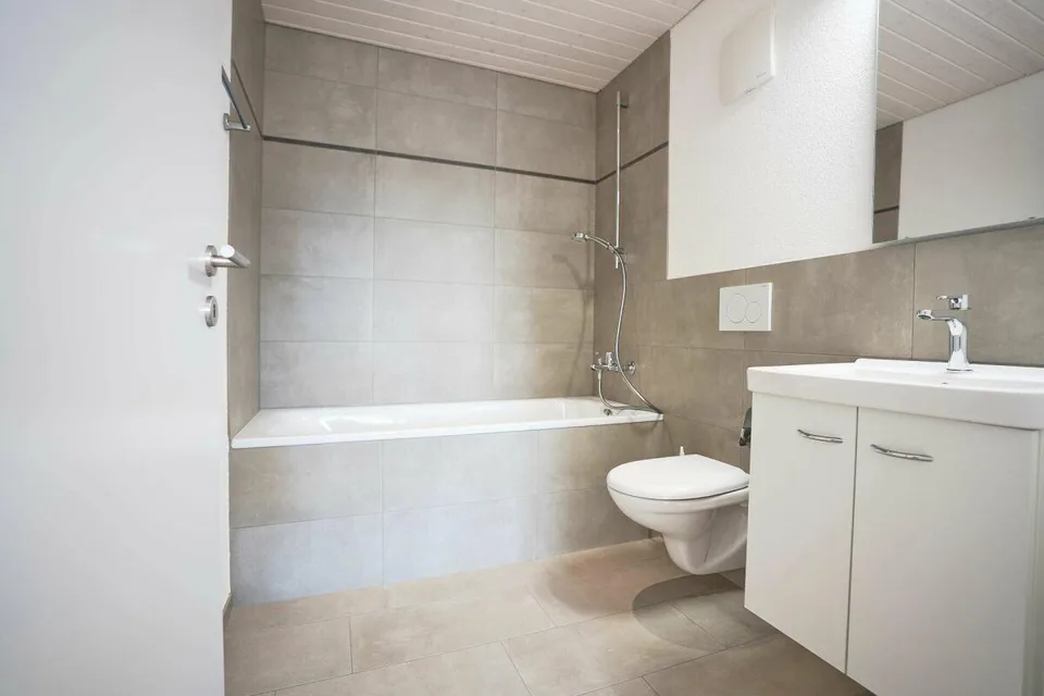 Moderne 3.5-Zimmerwohnung mit Stil und Komfort im Erdgeschoss