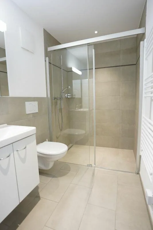 Moderne 3.5-Zimmerwohnung mit Stil und Komfort im Erdgeschoss