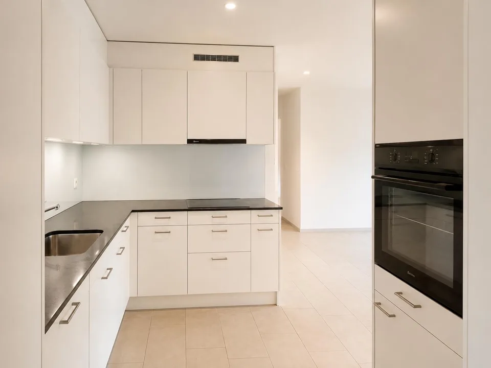 Moderne grosszügige 2,5 Zimmer Wohnung