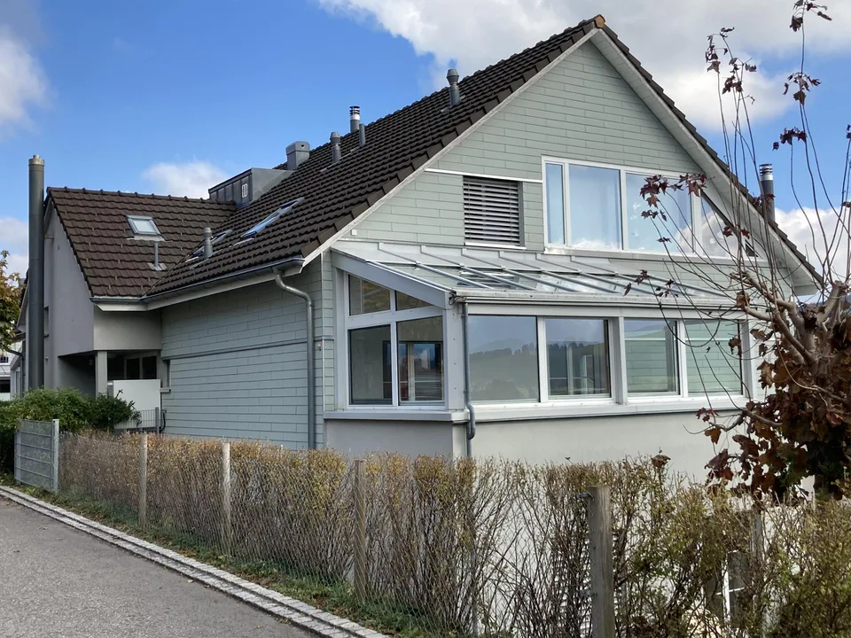 gemütliche Wohnung mit Wintergarten und Panoramasicht