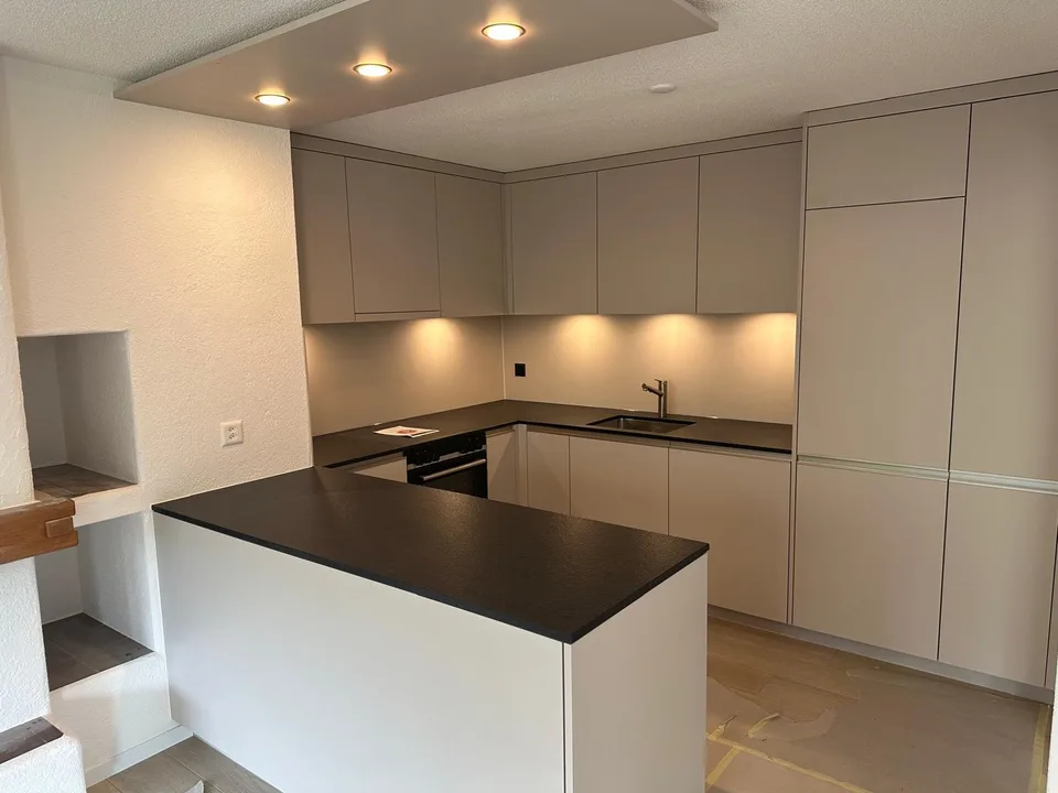 Moderne, neurenovierte und sehr sonnige 3.5 Zimmer Wohnung