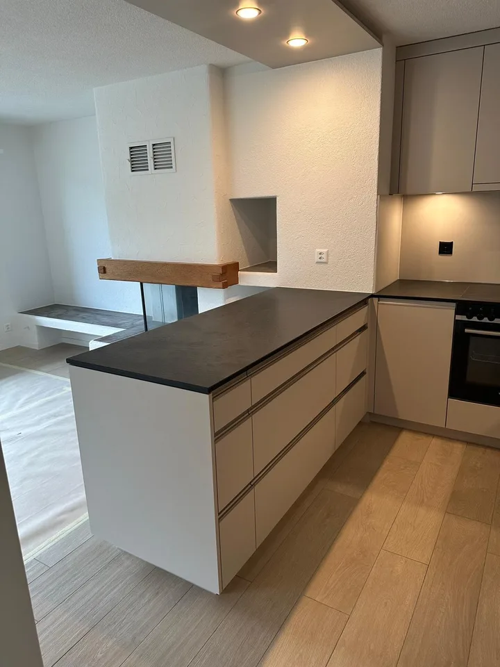 Moderne, neurenovierte und sehr sonnige 3.5 Zimmer Wohnung