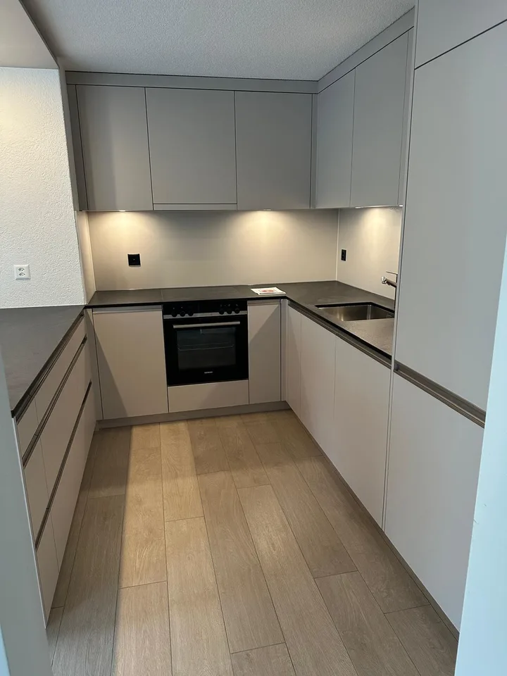 Moderne, neurenovierte und sehr sonnige 3.5 Zimmer Wohnung