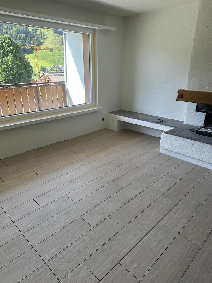 Moderne, neurenovierte und sehr sonnige 3.5 Zimmer Wohnung