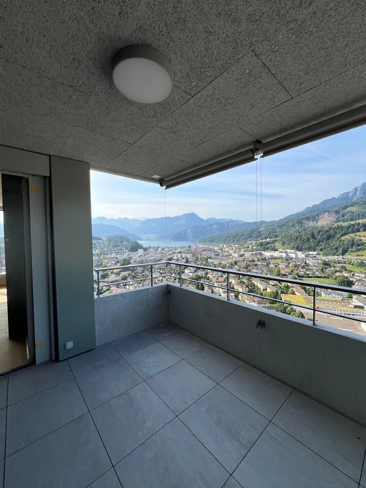 68 m² mit Seesicht 28. Stock Erstvermietung mit Einstellplatz