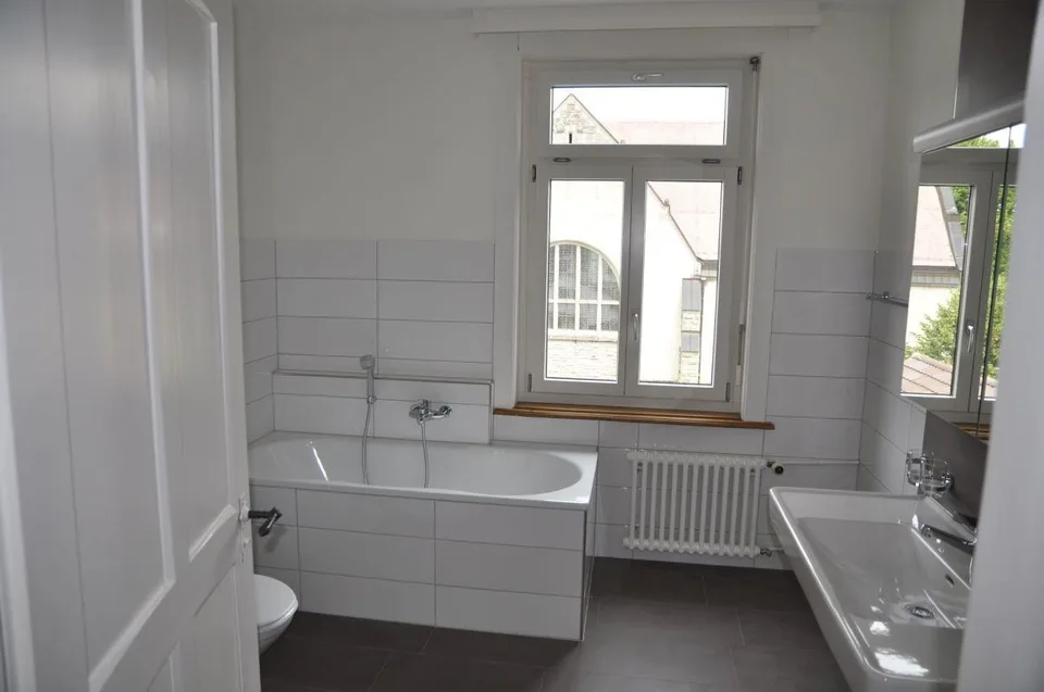 4 Zimmerwohnung Altbau mit grosser Balkonanlage