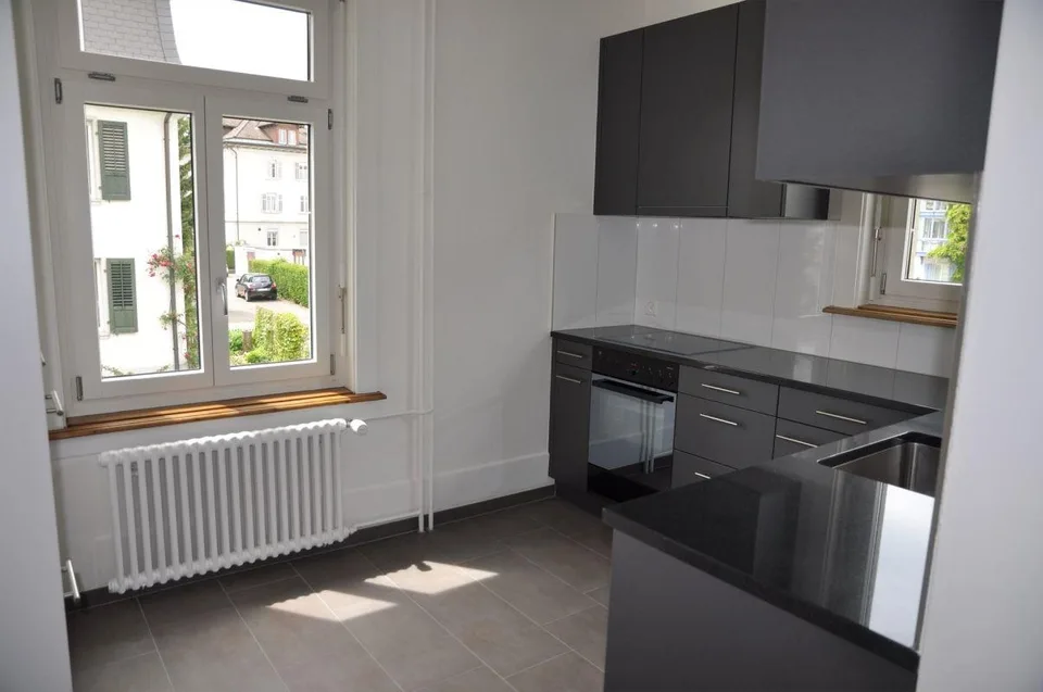 4 Zimmerwohnung Altbau mit grosser Balkonanlage