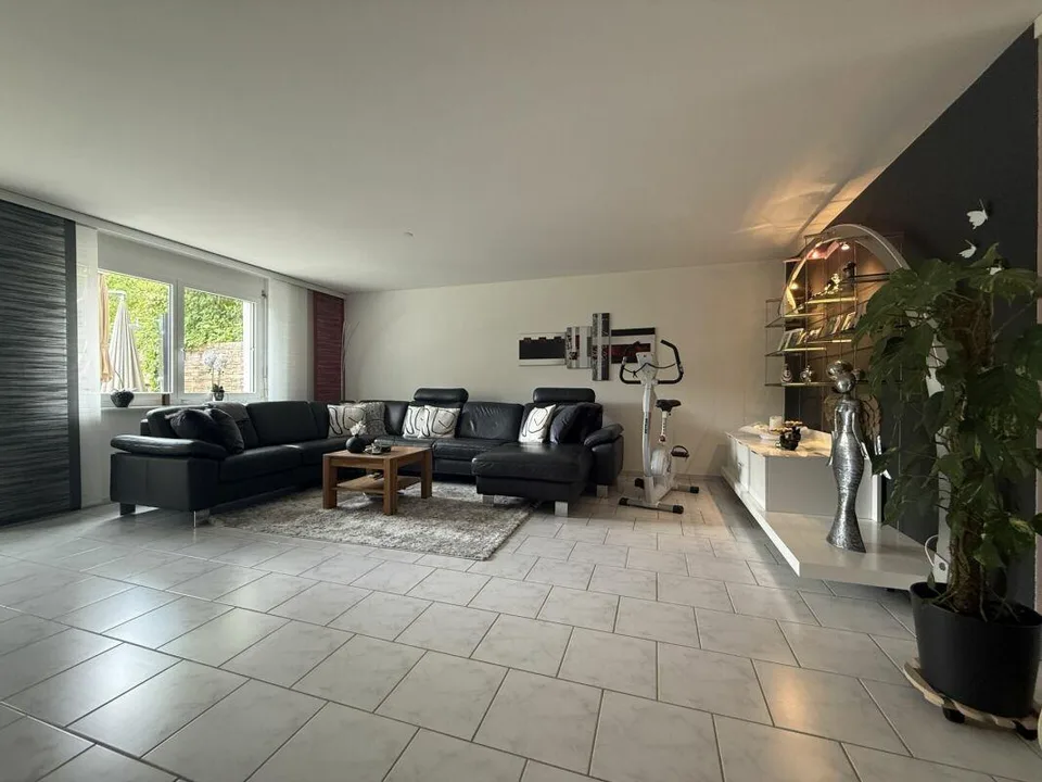 25-319 sehr gepflegte 4.5-Zimmer Gartenwohnung – foto 7 di 18