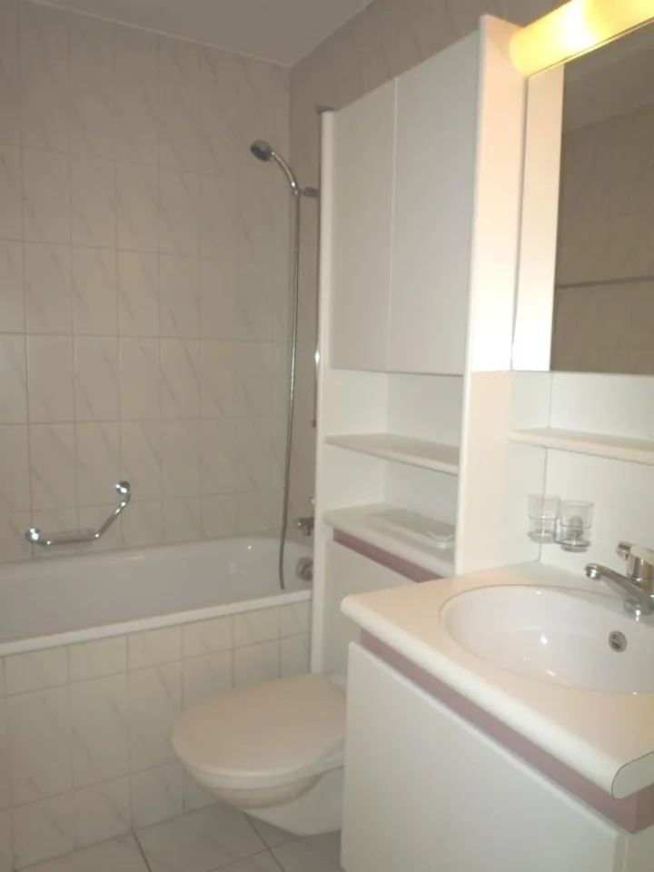 Spacious 2-room apartment à 62 m² on the 5th floor