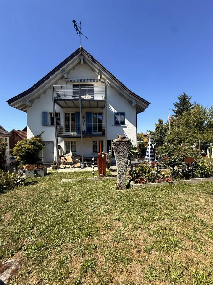 Grosszügiges 6.5-Zimmer-Einfamilienhaus mit Garten in Berlingen