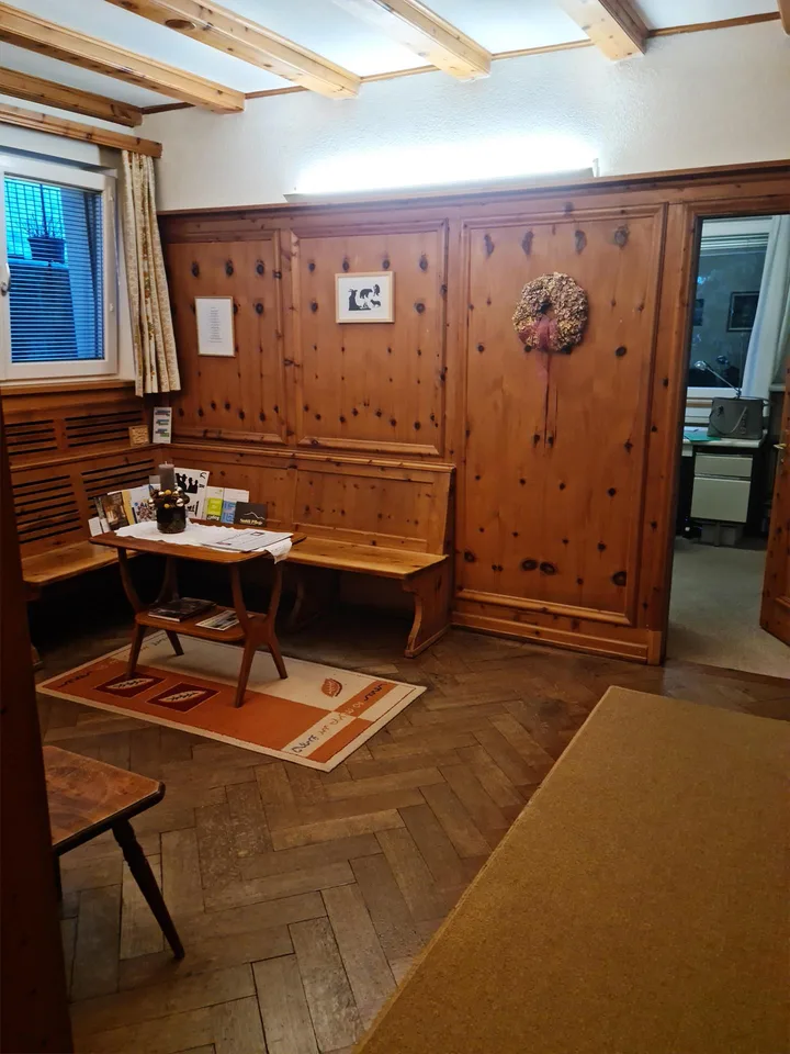 5½-Zimmer mit ca. 150 m², Raum Höhe 270 m, großem Balkon, Kamin Zimmer