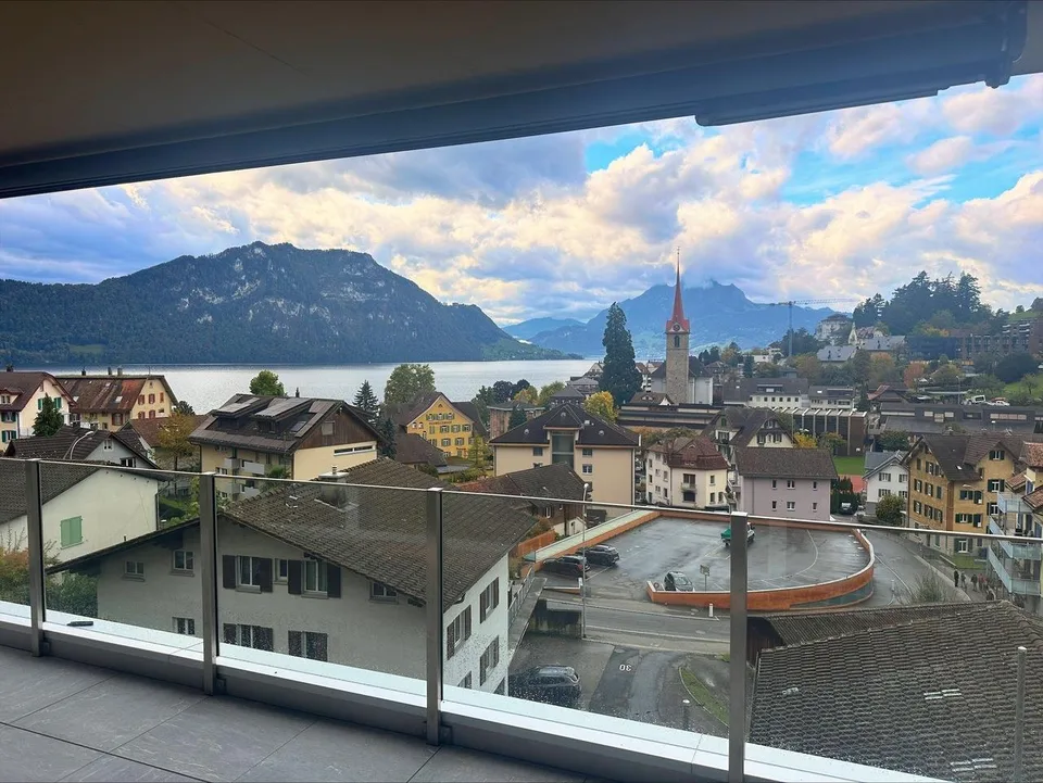 Wohntraum in Weggis mit Ausblick:  2.5 Zimmerwohnung im 1. OG