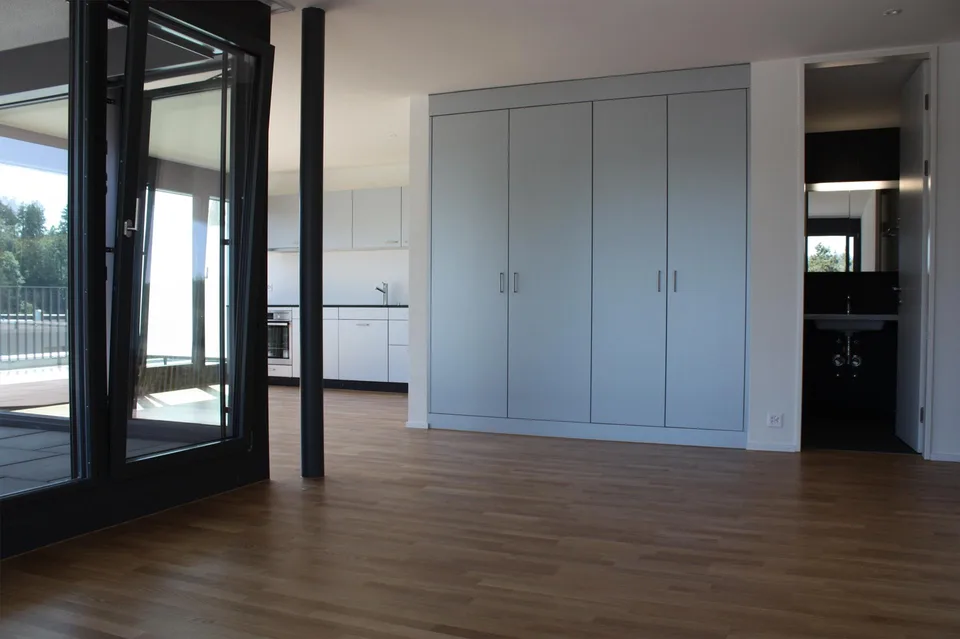 moderne 2.5-Zimmer-Attikawohnung in Herrenschwanden