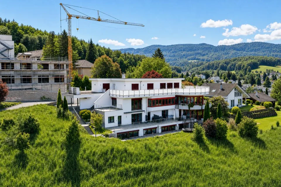 moderne Wohnung mit wundervoller Terrasse und Carport für zwei Fahrzeuge