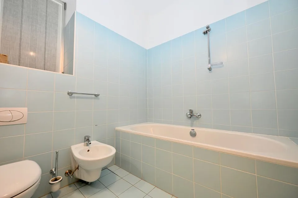Elegante Appartamento Ammobiliato con Vista Panoramica a Porza – foto 12 di 16