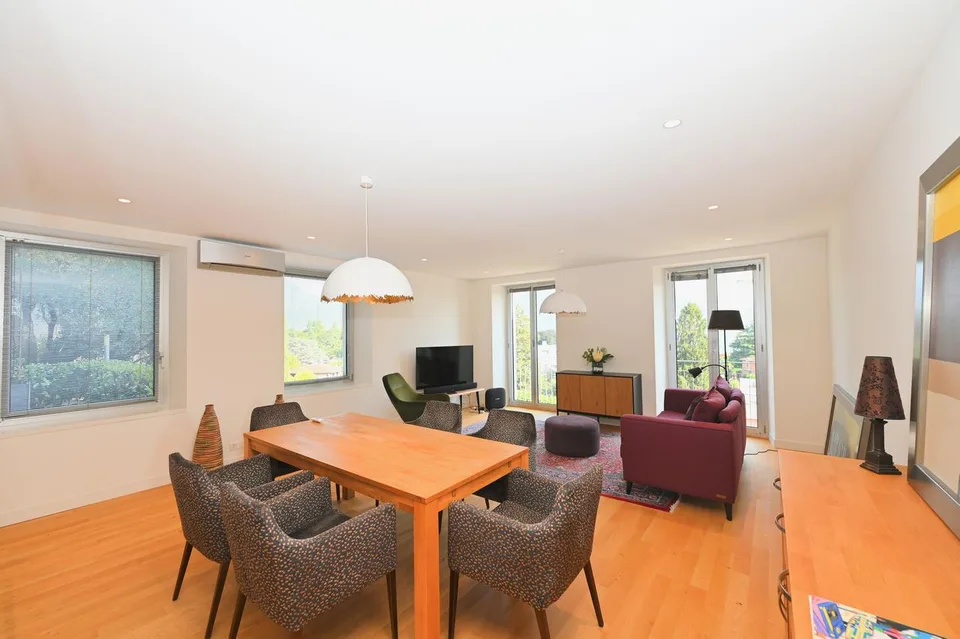 Elegante Appartamento Ammobiliato con Vista Panoramica a Porza
