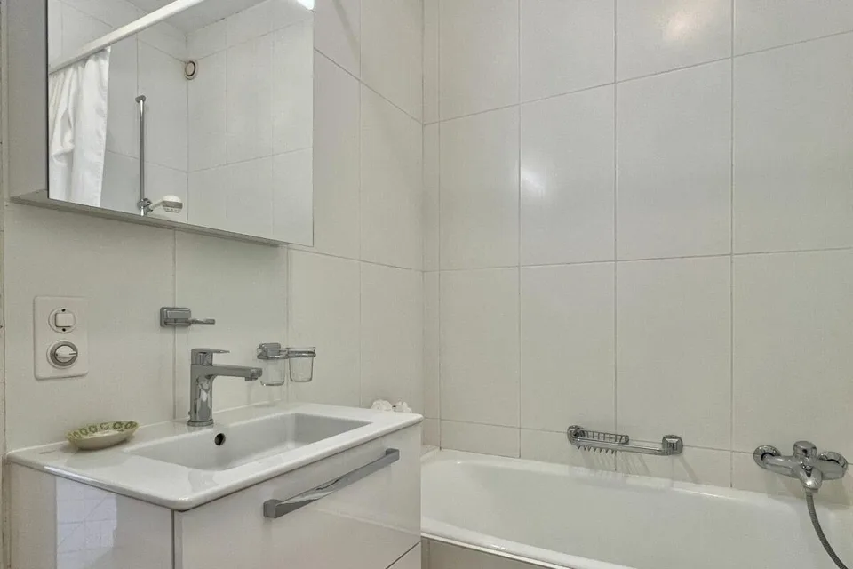 Réduction de prix!!! Appartement de vacances élégant avec grande terrasse, piscine communautaire et accès direct au lac – photo 19 sur 30