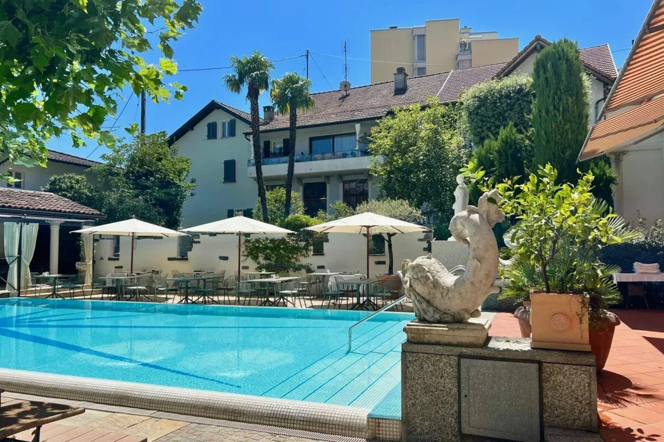 Elegante Ferienwohnung mit grosser Terrasse, Gemeinschaftspool und ...