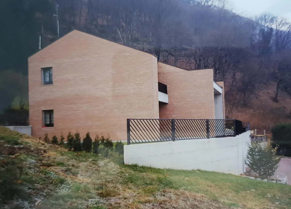 Esclusiva residenza collinare con vista sul Piano di Magadino