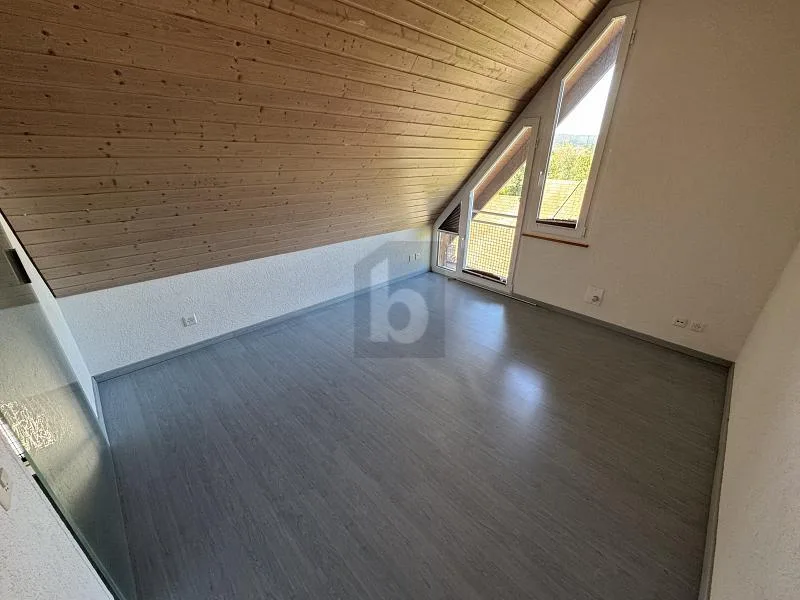 WOHNEN AUF ZWEI EBENEN MIT GALERIE UND BALKON