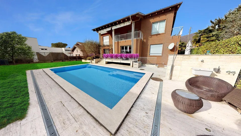 Caslano – Moderna villa con piscina giardino e monolocale indipendente