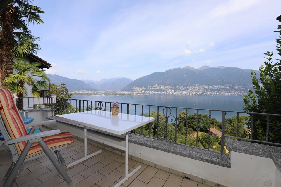 Doppelhaus-Hälfte mit herrlicher Sicht auf den Lago Maggiore
