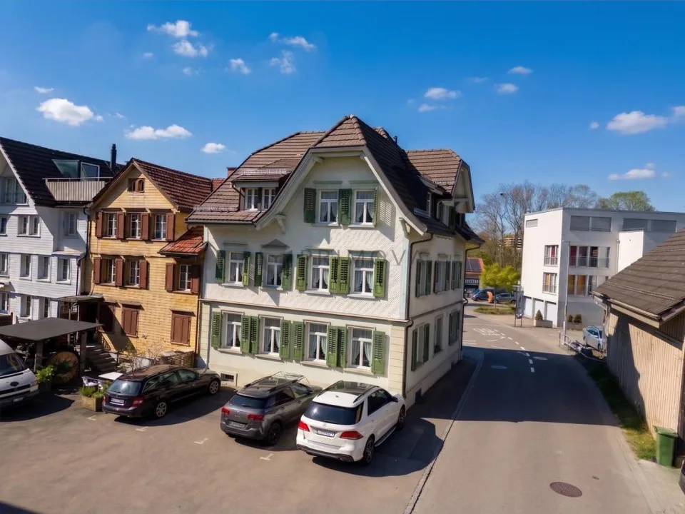 Attraktives Eckhaus mit zwei Wohneinheiten - ideal für Familien ode...