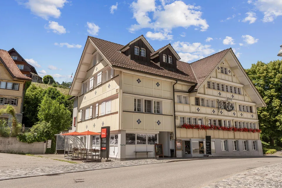 Wohn- & Gewerbehaus mit Entwicklungspotenzial in Brunnadern