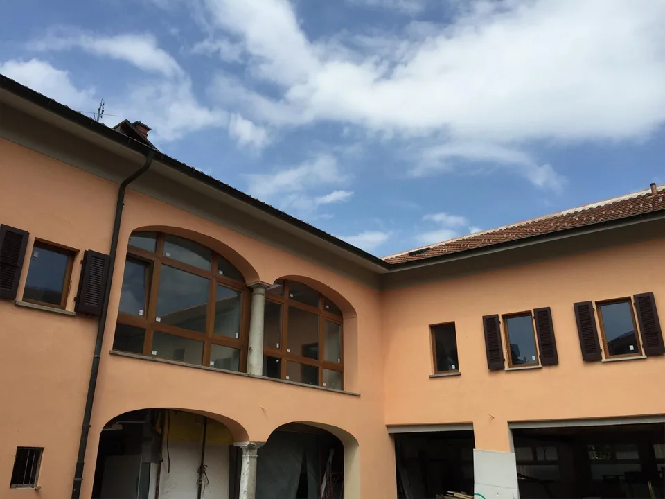 Stabio, moderno 2,5 locali con posto auto coperto