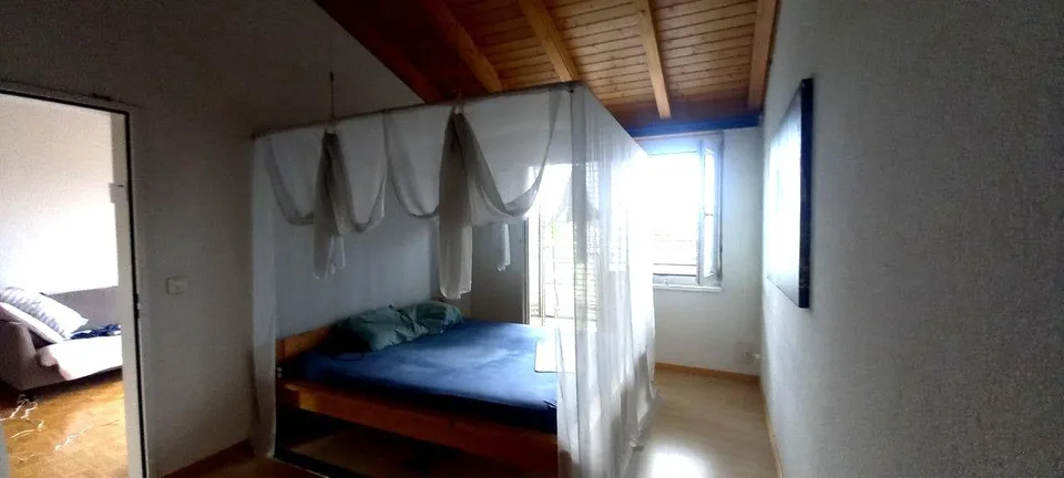 Charmante 3.5-Zimmer-Dachwohnung mit zwei Balkonen