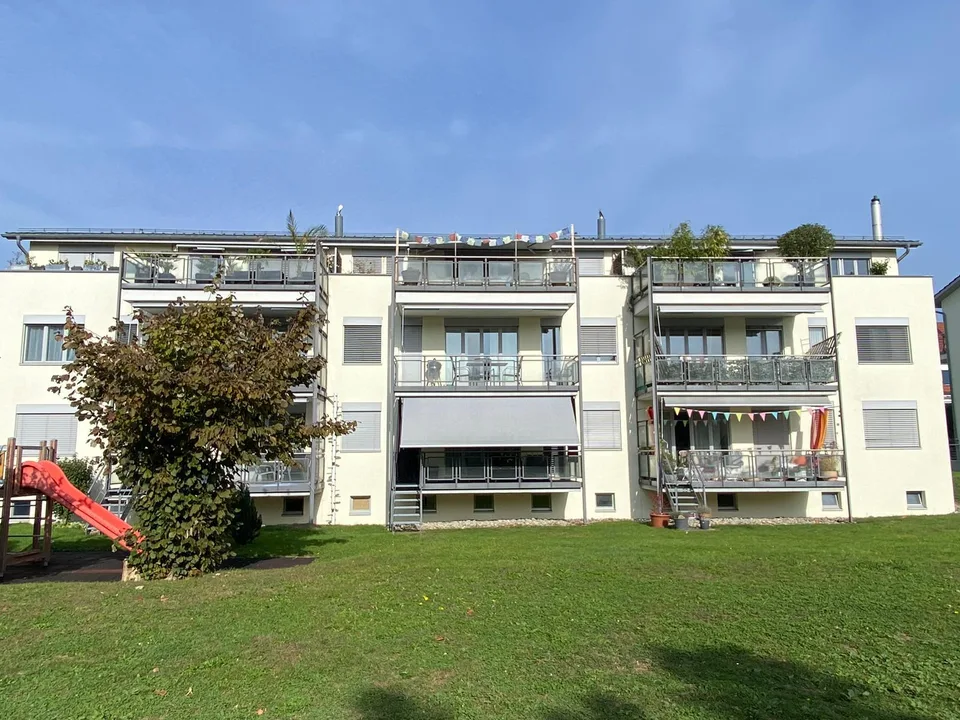 Charmante 3.5-Zimmer-Dachwohnung mit zwei Balkonen