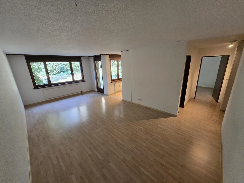 Gemütliche 2,5-Zi-Wohnung im Parterre mit eigener Garage