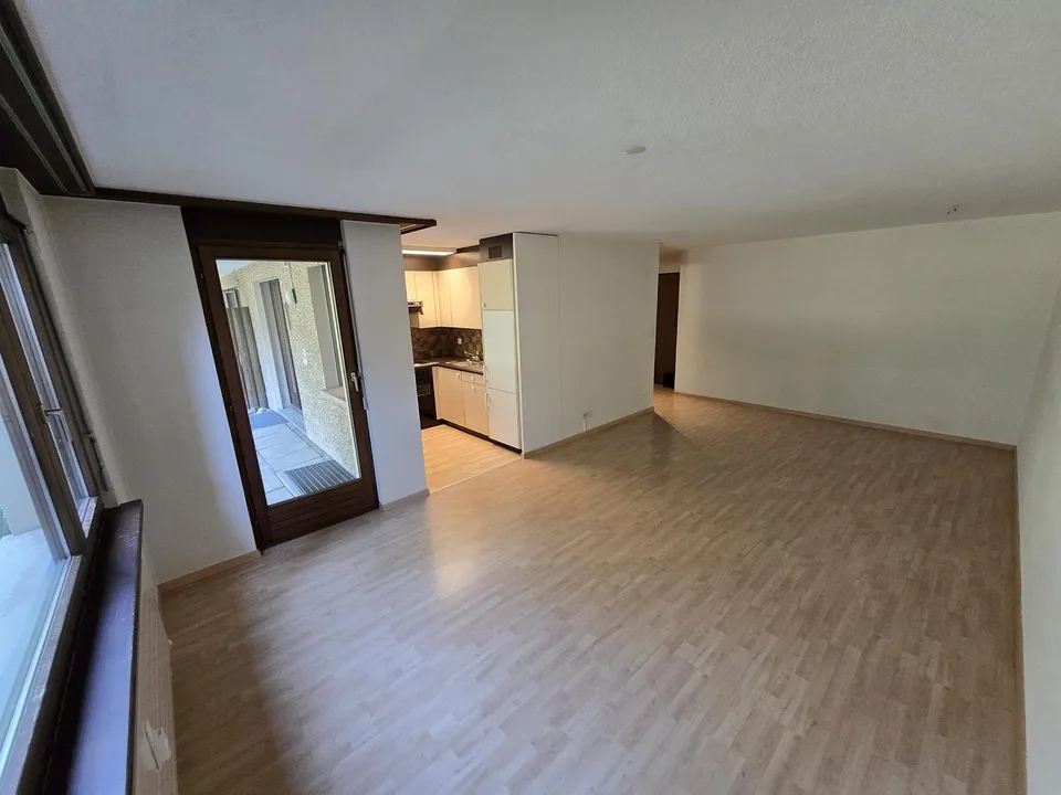Gemütliche 2,5-Zi-Wohnung im Parterre mit eigener Garage